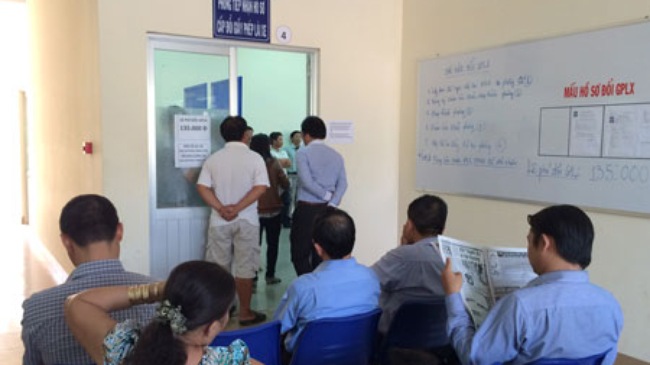 Kéo dài thời hạn đổi giấy phép lái xe ôtô đến hết năm 2015